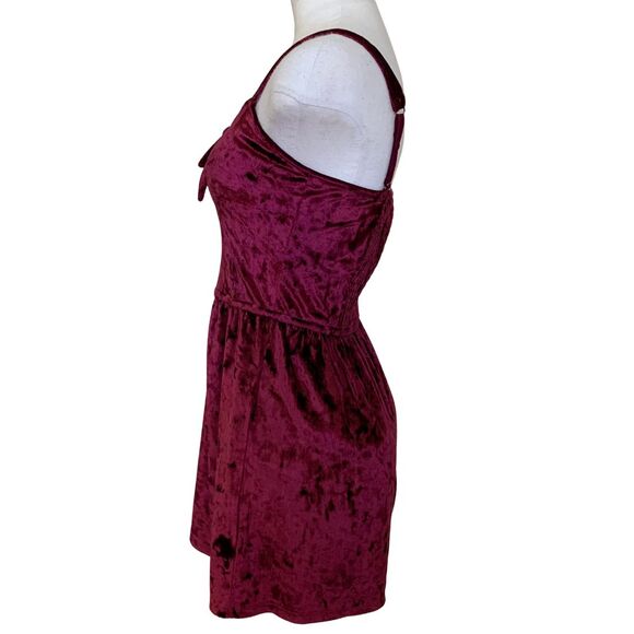 Hollister Burgundy Velvet Romper Size S Party / Holiday Outfit - Picture 5 of 12
